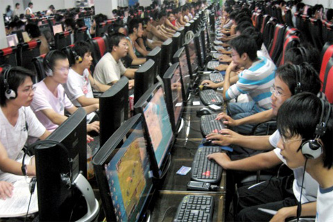 un chinois se coupe la main par addiction à internet