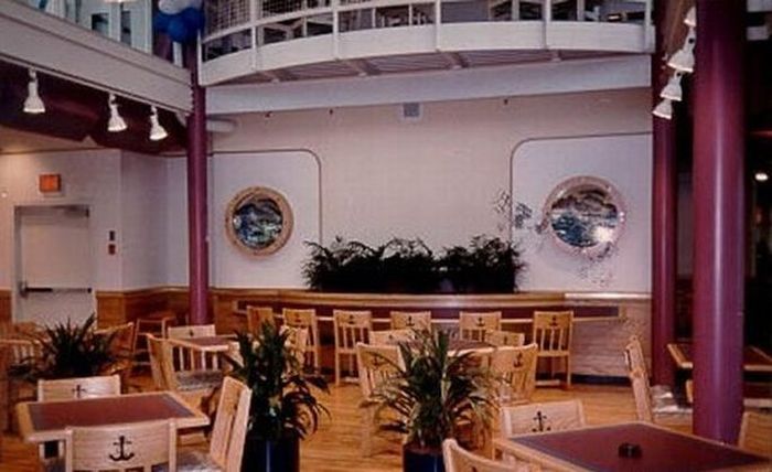 un restaurant Mc Donald's flottant au canada